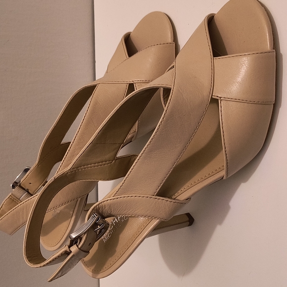 Michael Kors leather Tan  heels sandarls - Picture 1 of 12
